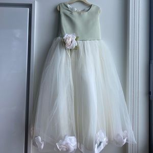 Kid’s dream floating flower petal dress